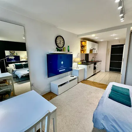 3 Metro Wifi 65'tv Netflix Hbo Appletv Amazontv Apartment Warsaw
