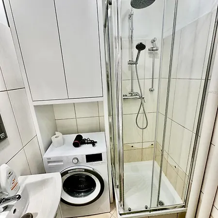 Apartment 3 Metro Wifi 65'tv Netflix Hbo Appletv Amazontv Warsaw