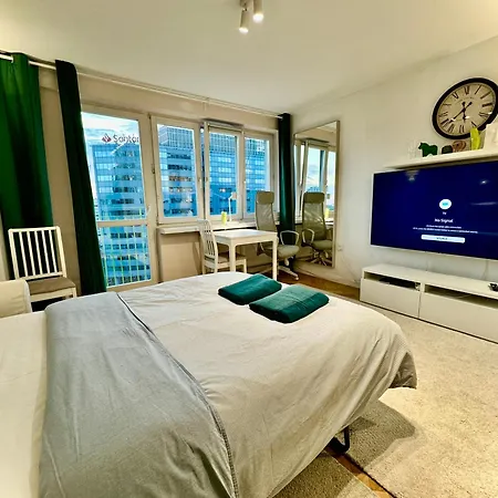 3 Metro Wifi 65'tv Netflix Hbo Appletv Amazontv * Warsaw